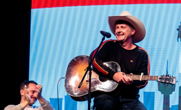 billy boyd playing guitar and singing