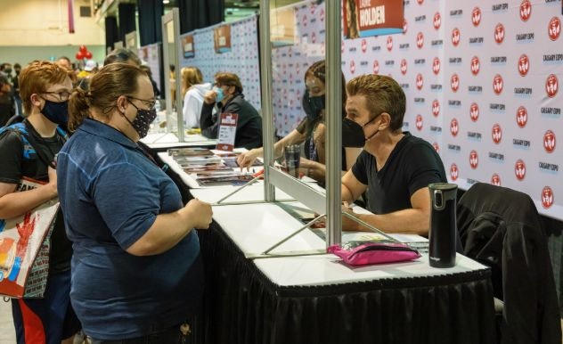 James Marsters speaks with a fan from behind plexi-glass at his table
