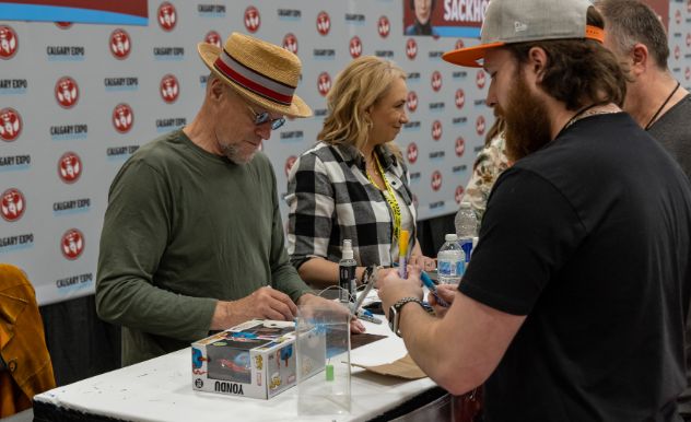 michael rooker signing autographs