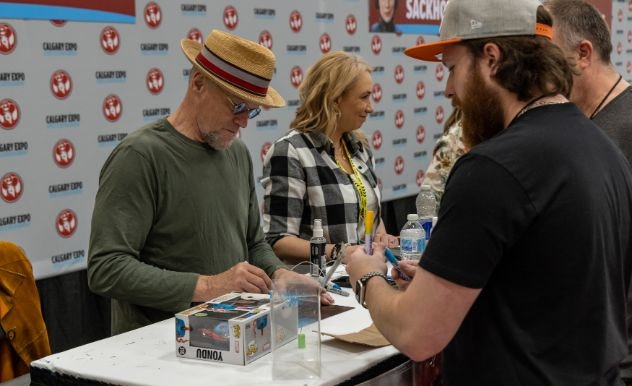 michael rooker signing autographs