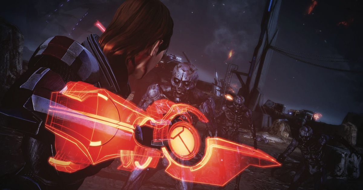 Commander Shepard prepping her Omni-Blade against a horde of charging husks.