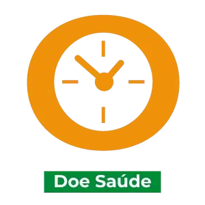 Logotipo composto por um ícone circular laranja contendo o desenho de um relógio branco no centro. Abaixo, um retângulo verde com o texto 'Doe Saúde' em letras brancas.
