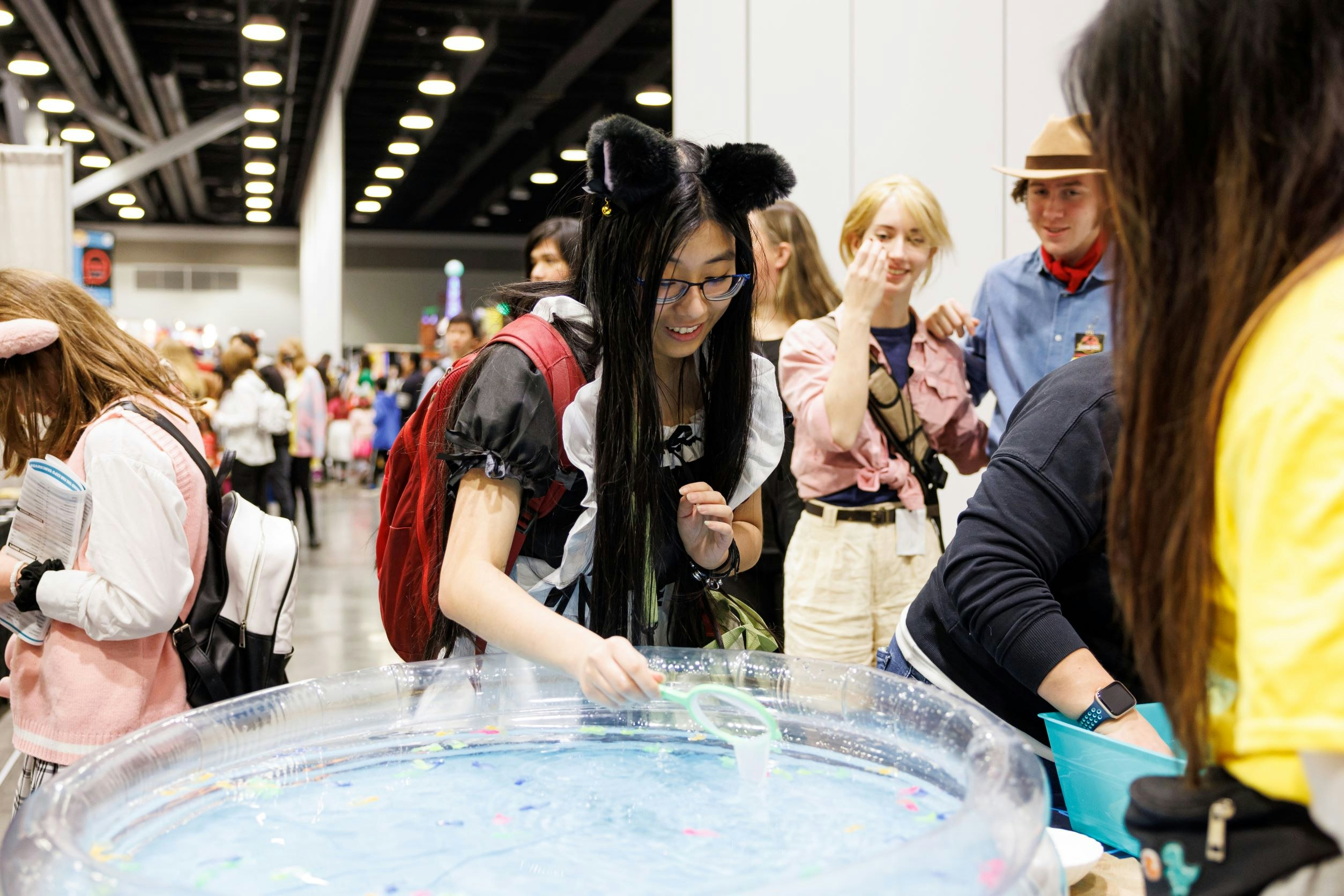 Fan enjoying a game of Kinyo Sukui