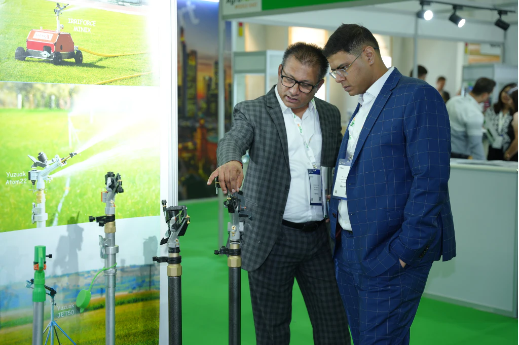 Irrigation and water management professionals discussing agricultural technologies at Growtech Middle East