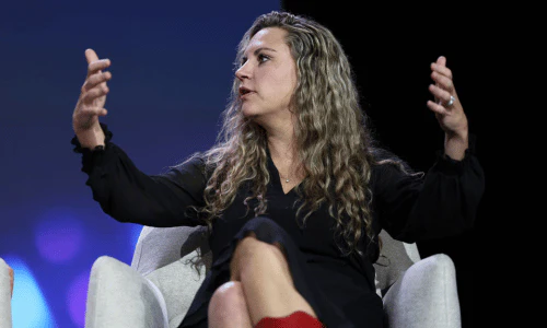 Alise Porto Speaking on Stage