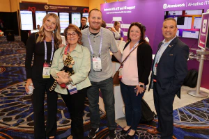 IT service and support professionals connect with peers during a networking reception at HDI Service & Support World.