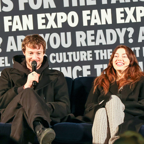 Joseph Quinn and Grace Van Dien