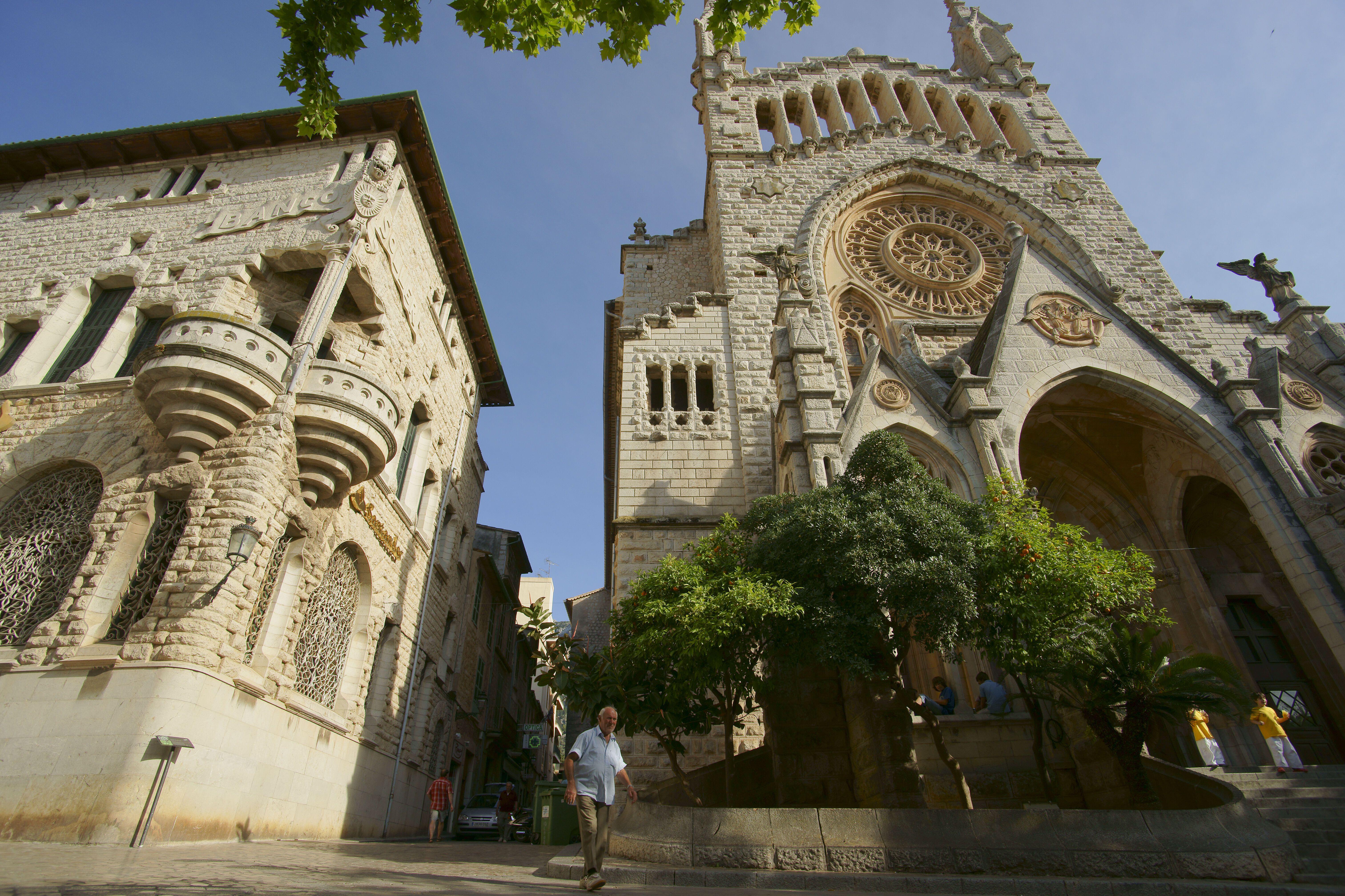 [MIDDAY UPDATE:] Monday Rush Before the Fed