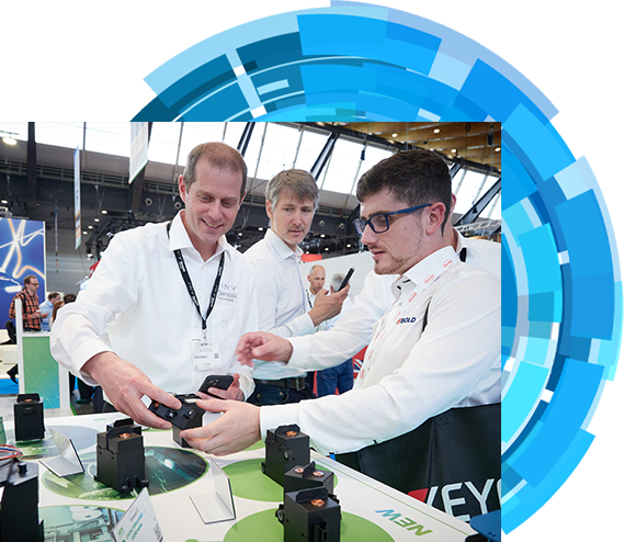 An exhibitor explaining his product to an attendee