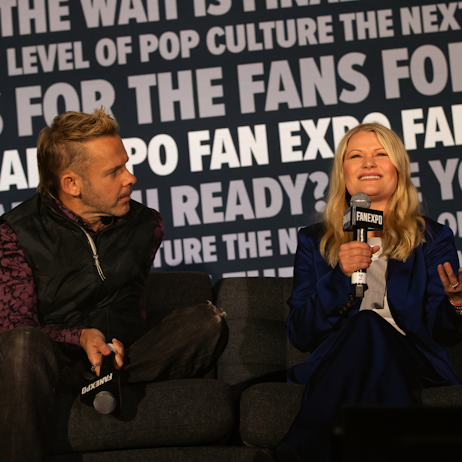 Dominic Monaghan and Emilie De Ravin sitting on their panel