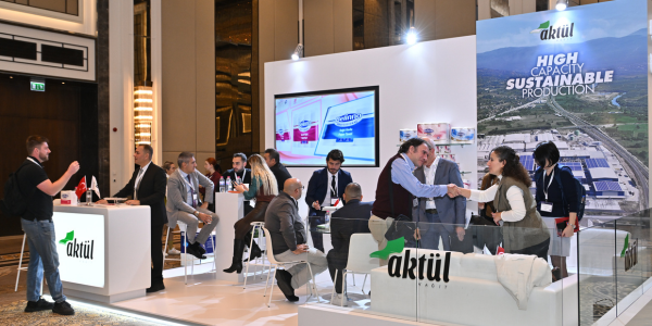 Tissue World visitors meeting exhibitors