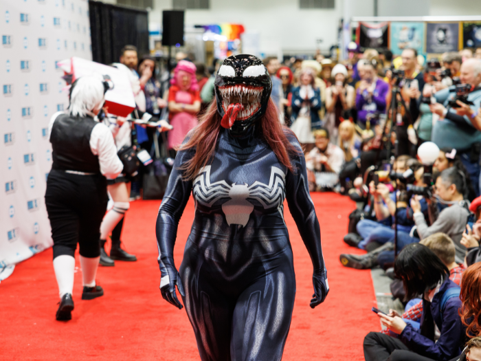 Venom cosplayer walking down the red carpet