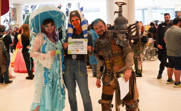 Unorthodox Cosplay poses with Cosplay Hallway Award winner, Ahsoka.
