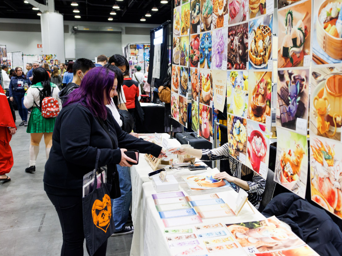 Fans shopping for prints