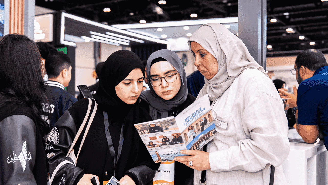 Najah Al Ain 2026 education fair with students, parents and educators exploring university options