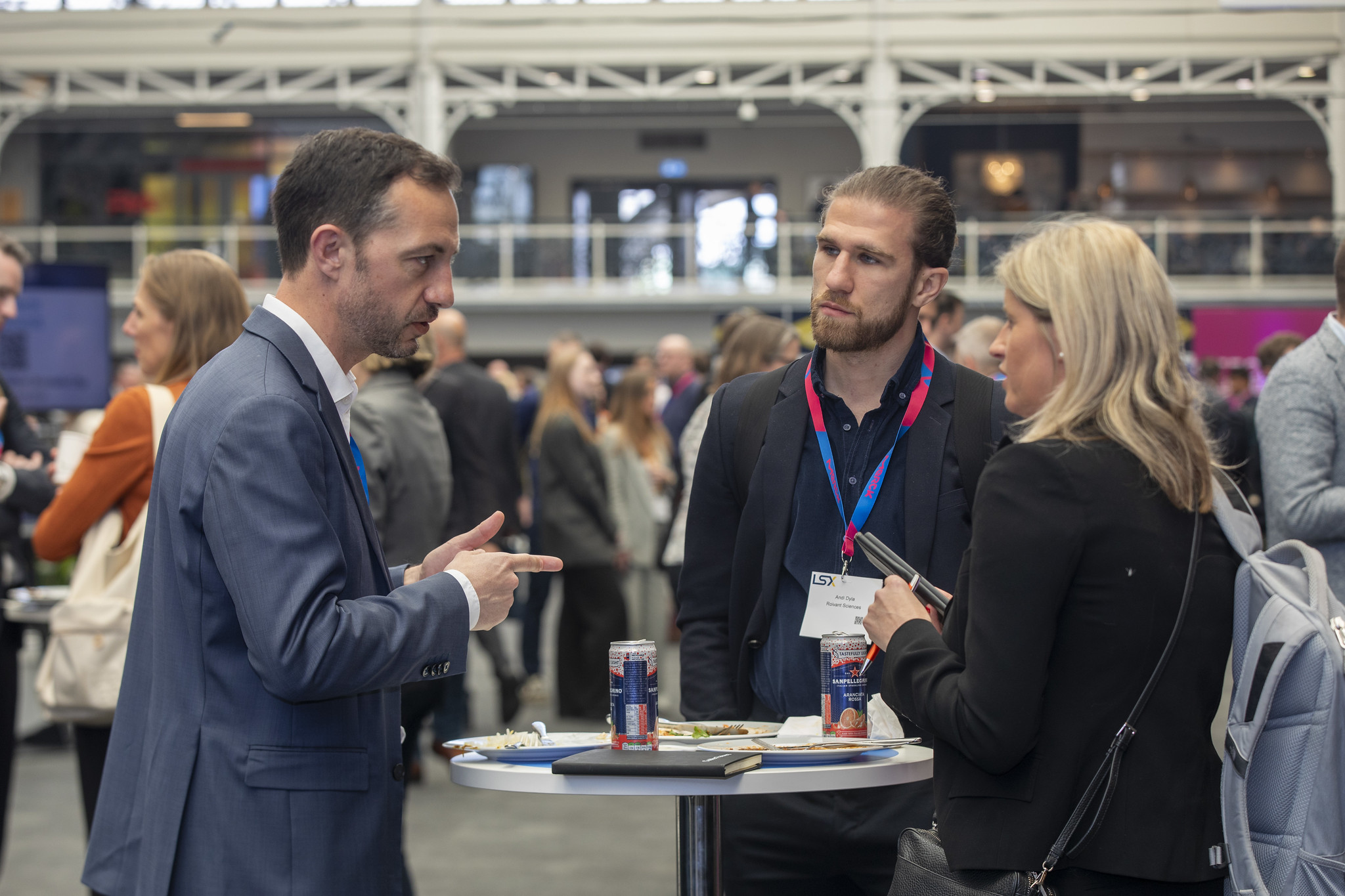 Pharmatech conference attendees network over lunch