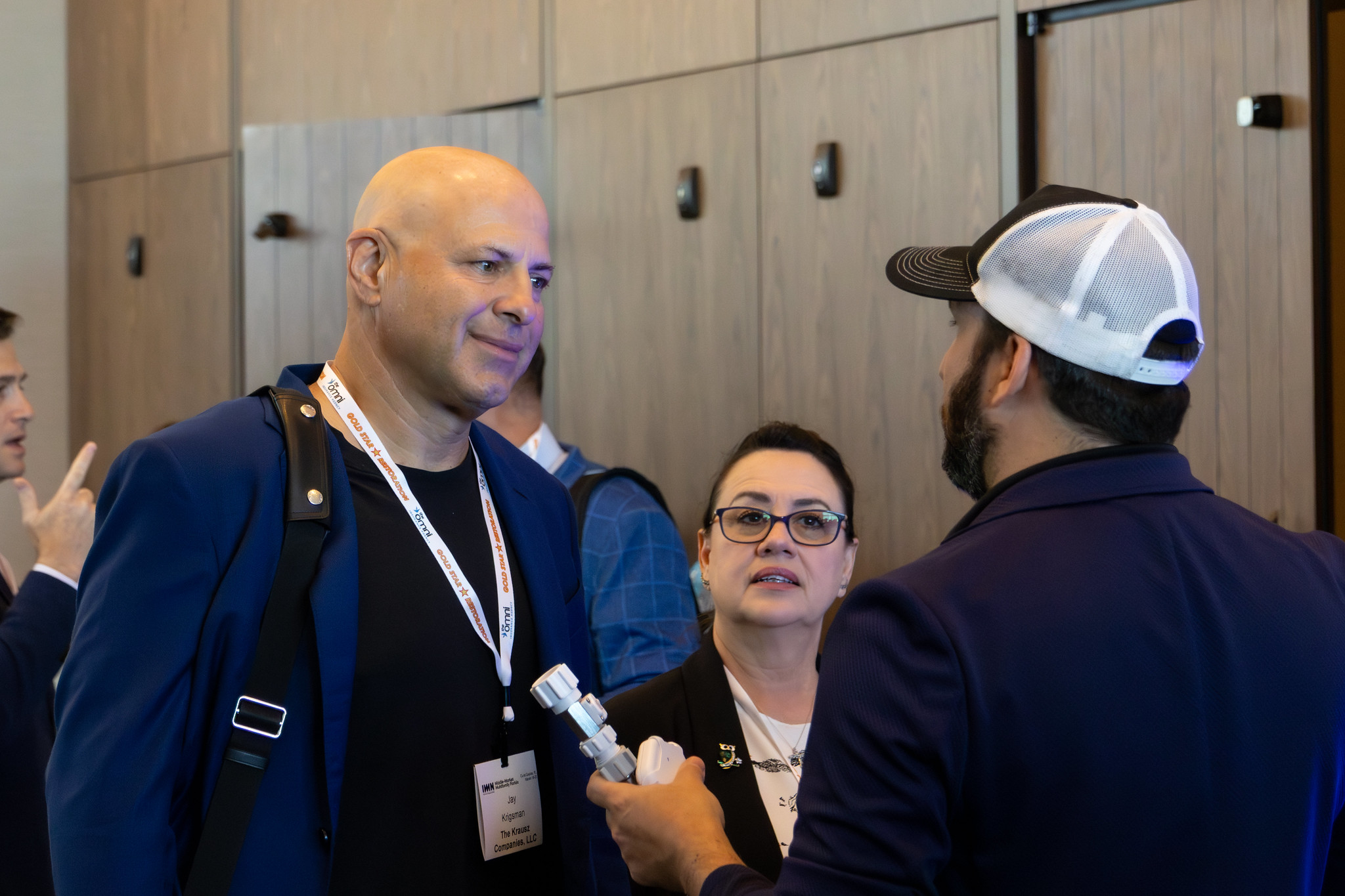 People speaking at Florida Middle-Market Multifamily Forum