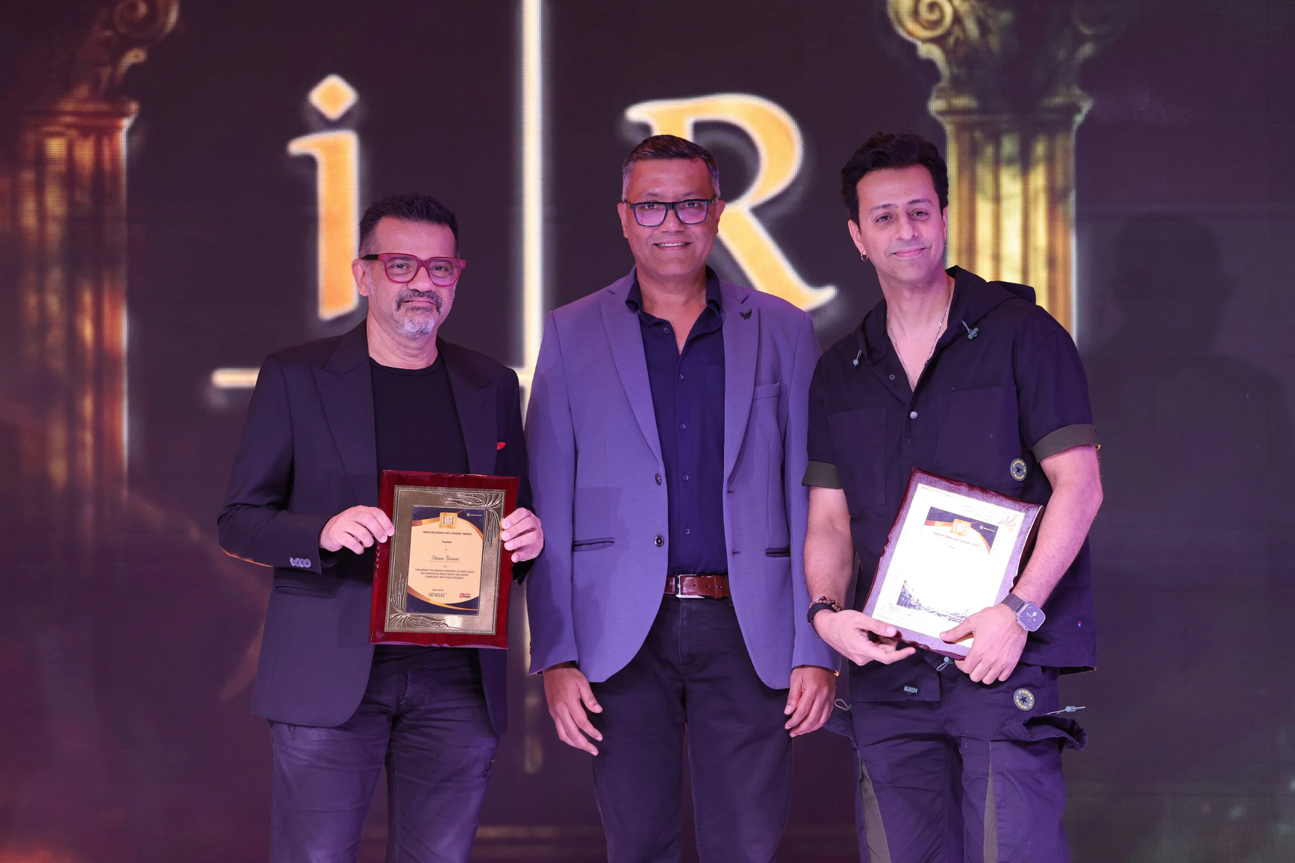 Yogesh Mudras – Managing Director, Informa Markets in India felicitates special guests Ehsaan Noorani & Salim Merchant