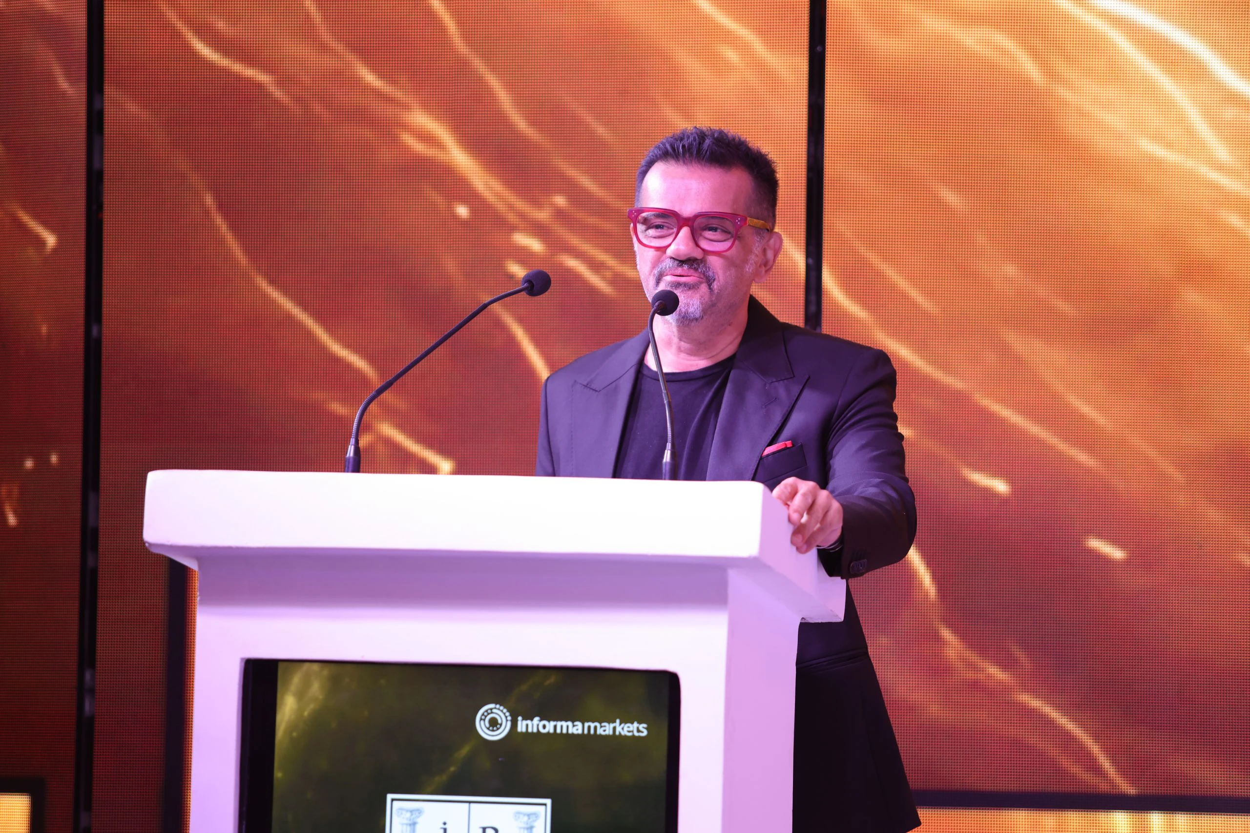 Ehsaan Noorani addresses the audience