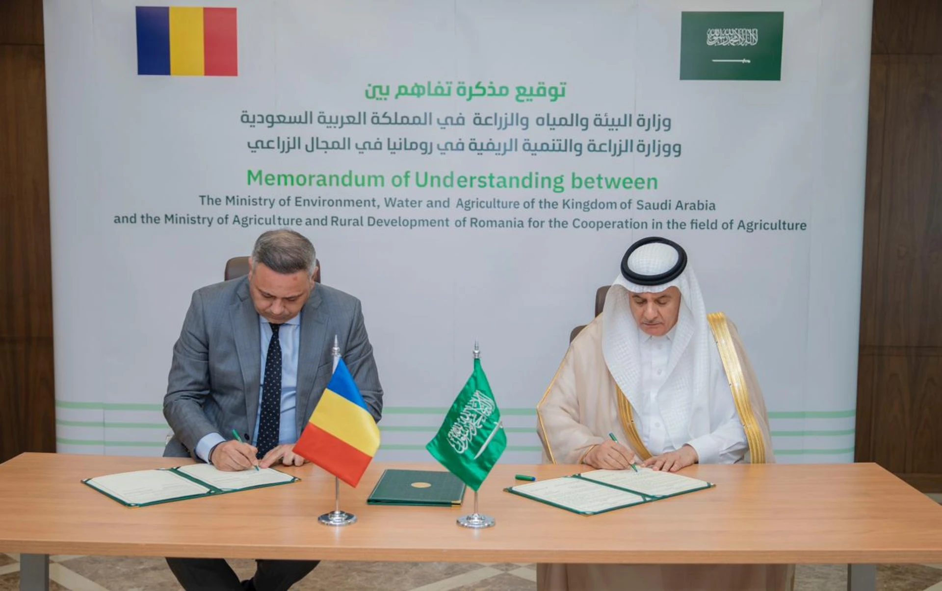 Saudi Transport Minister Saleh bin Nasser Al Jasser and Romanian counterpart Sorin-Mihai Grindeanu signing the Memorandum of Understanding