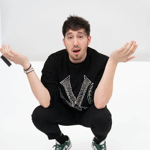 Adrian Vazquez Vlogs Headshot