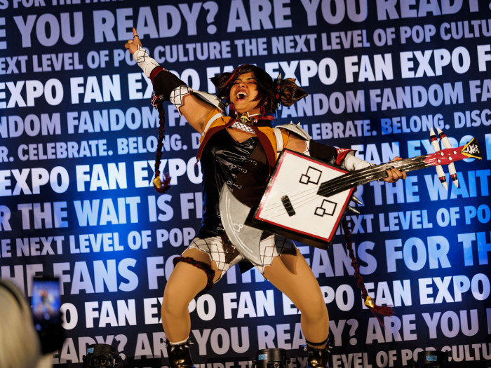 Cosplayer dressed as Xinyan from Genshin Impact