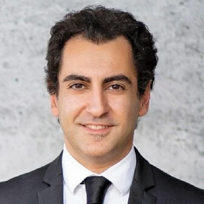 Reza Akef MD headshot