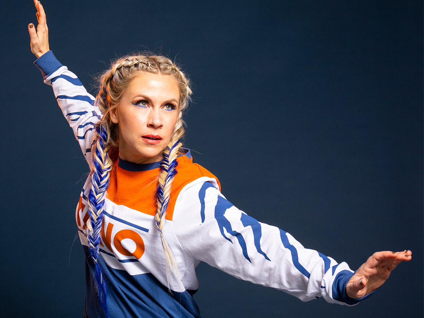 Ashley Eckstein wearing an Ashoka Tano shirt doing a Jedi pose