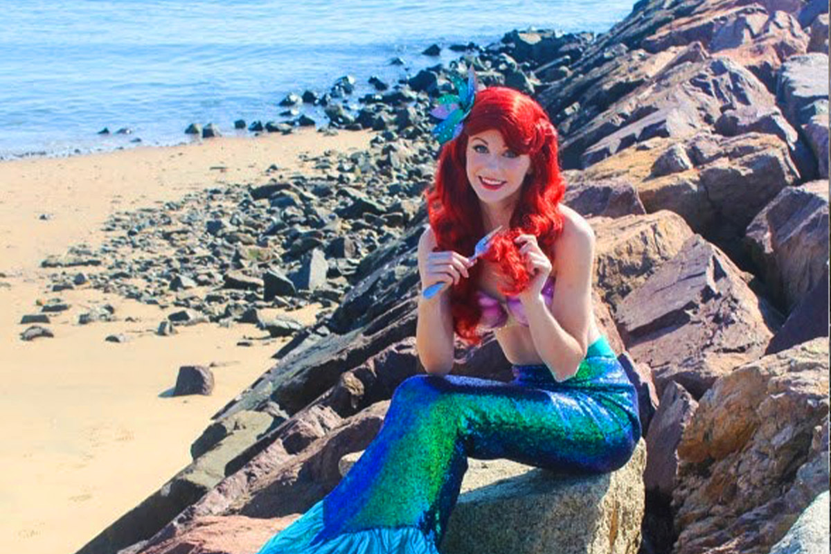 Cosplayer Thera dressed as Ariel from The Little Mermaid