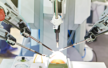 Medtronic's Hugo Surgical Robot Receives CE Mark for Advanced Vessel-Sealing Technology