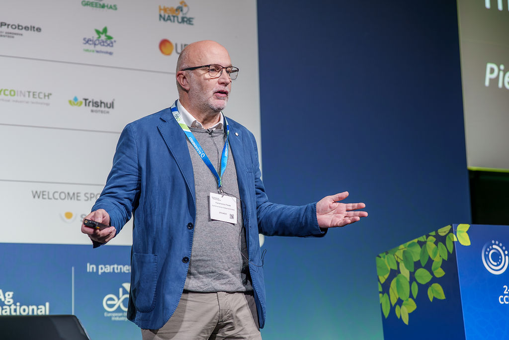 Speaker presenting at the Biostimulants World Congress 2025 in Barcelona