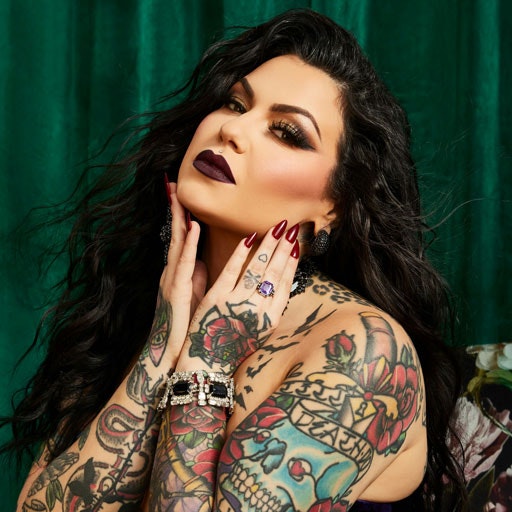 Bailey Sarian headshot