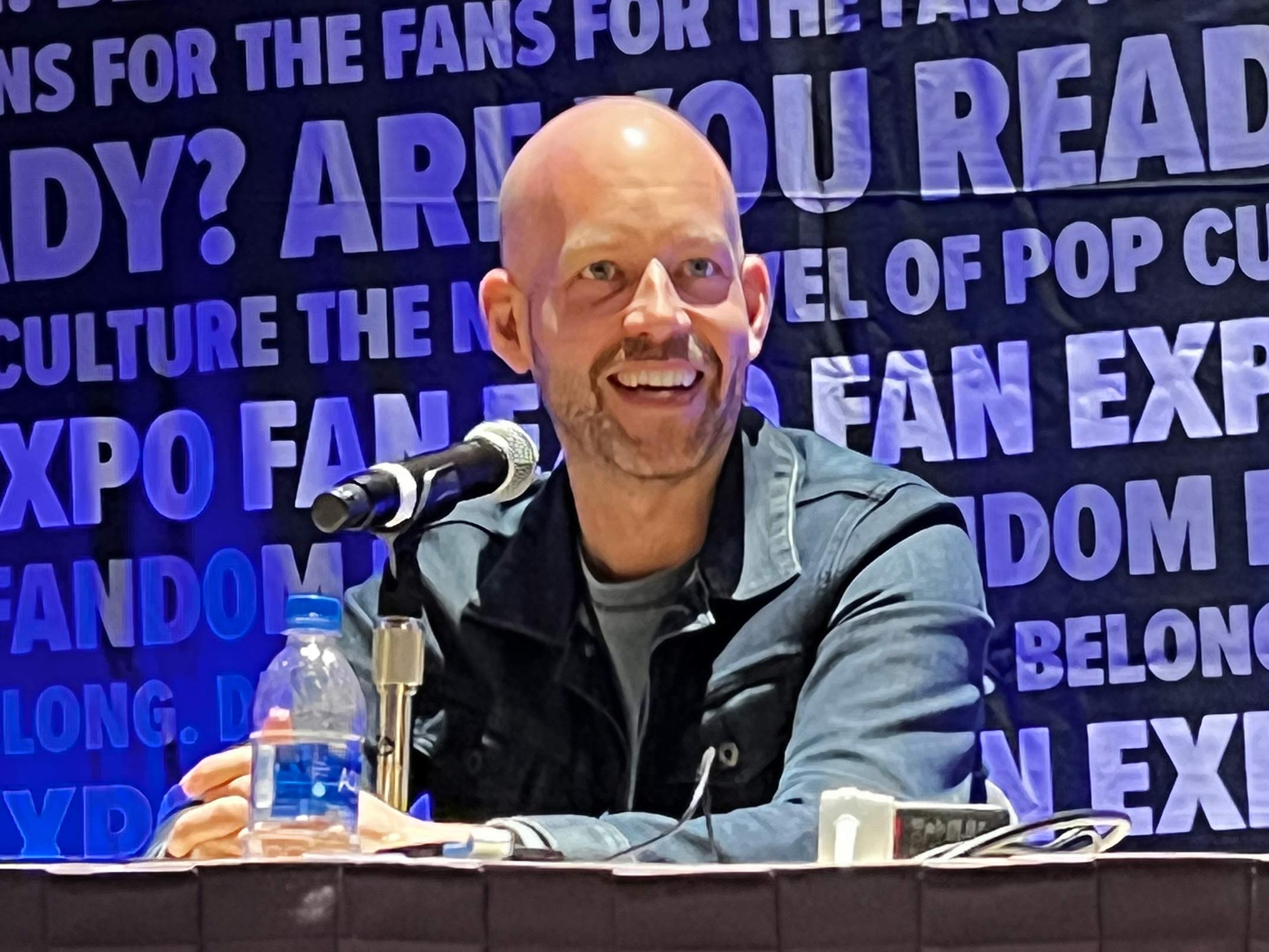 Bret Iwan at his panel answering a question