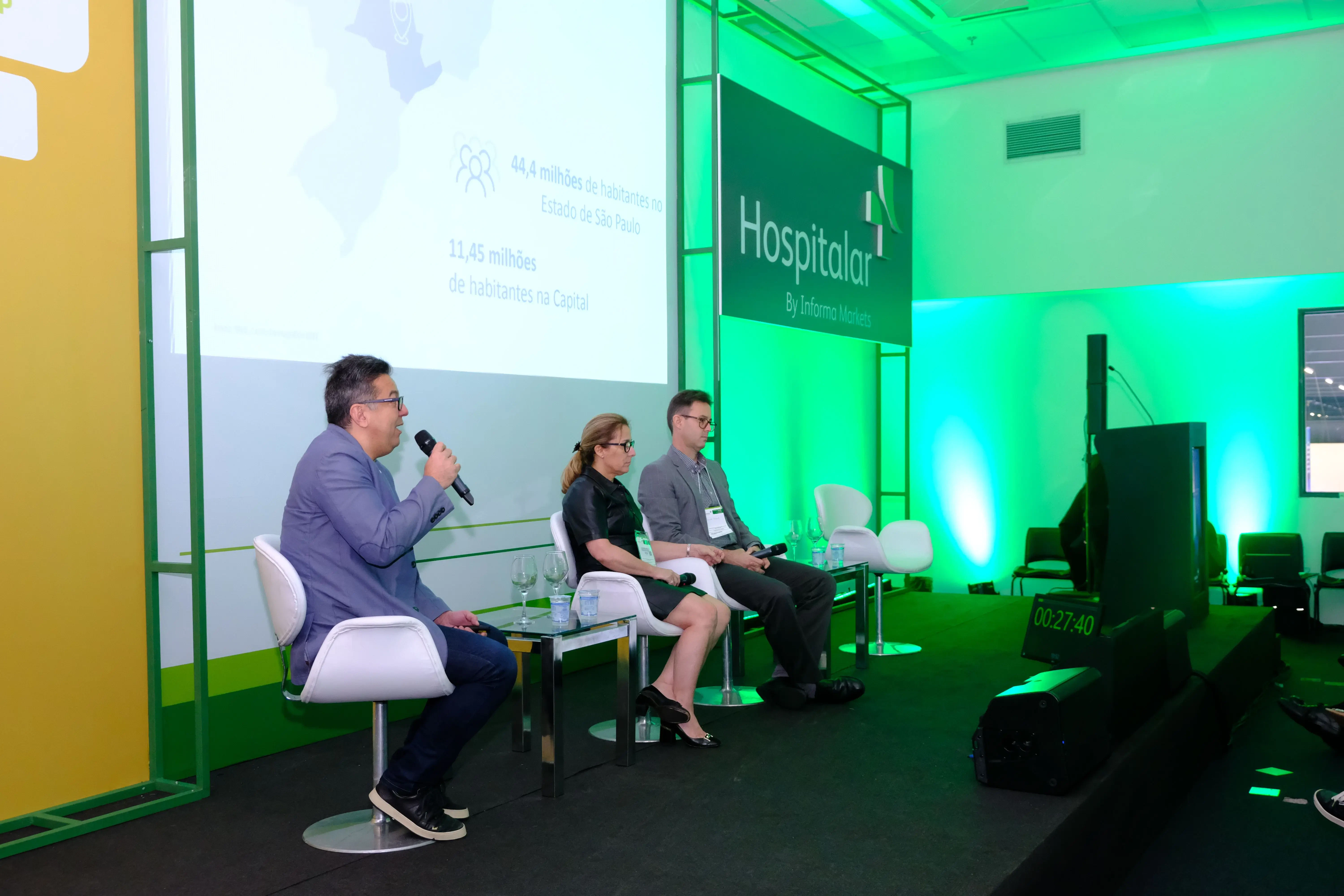 Painel de debate sobre demografia da saúde em São Paulo durante o congresso na feira Hospitalar.