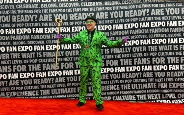 A cosplayer dressed as the Joker posing on the Cosplay Red Carpet