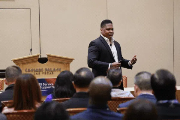 Animated slideshow of HDI Service & Support World speakers sharing ideas with engaged audiences, illustrating how IT professionals can inspire peers, build their careers, and make an impact by speaking at the conference.