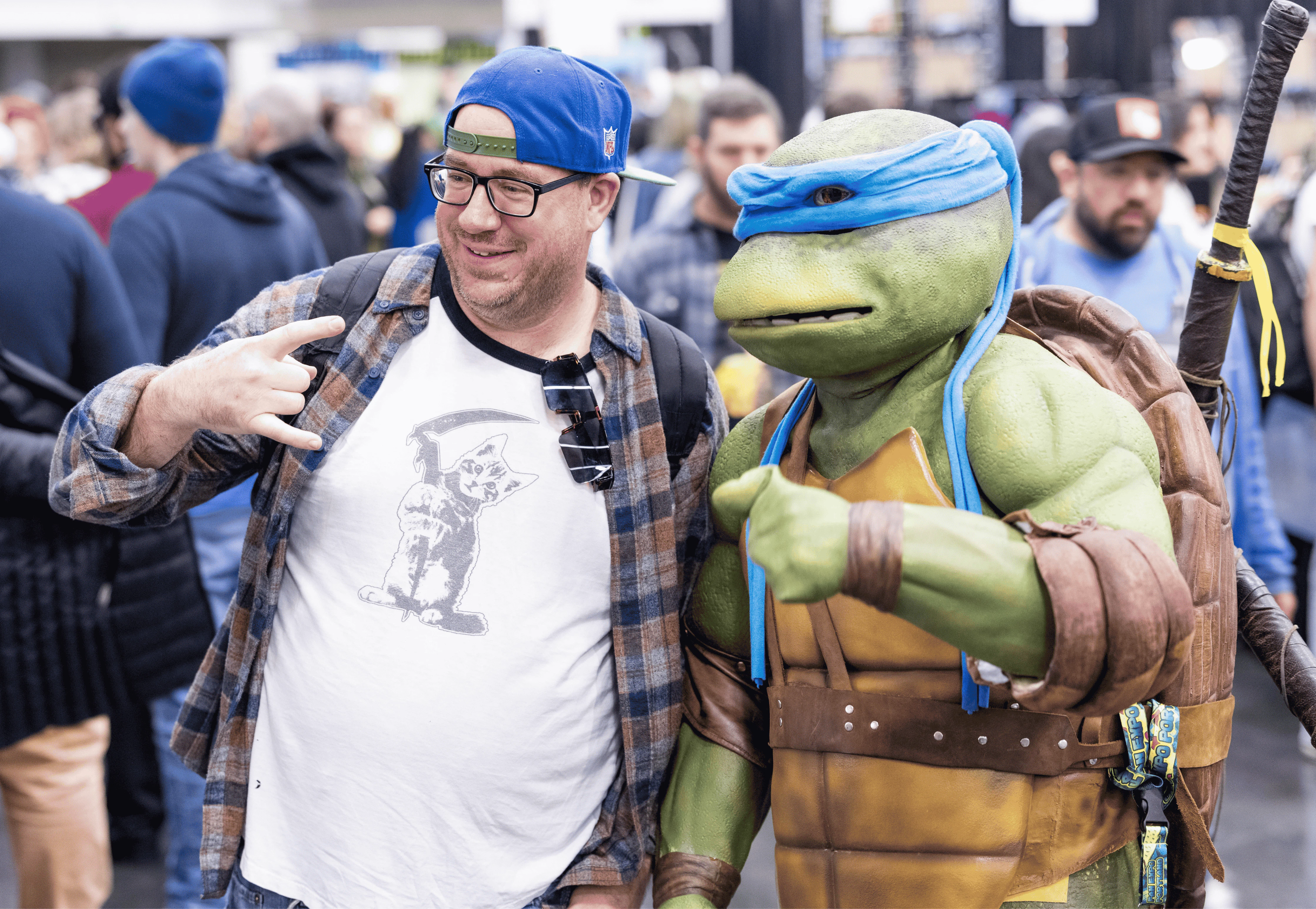 DC comics Mera cosplayer with trident and aquatic setting
