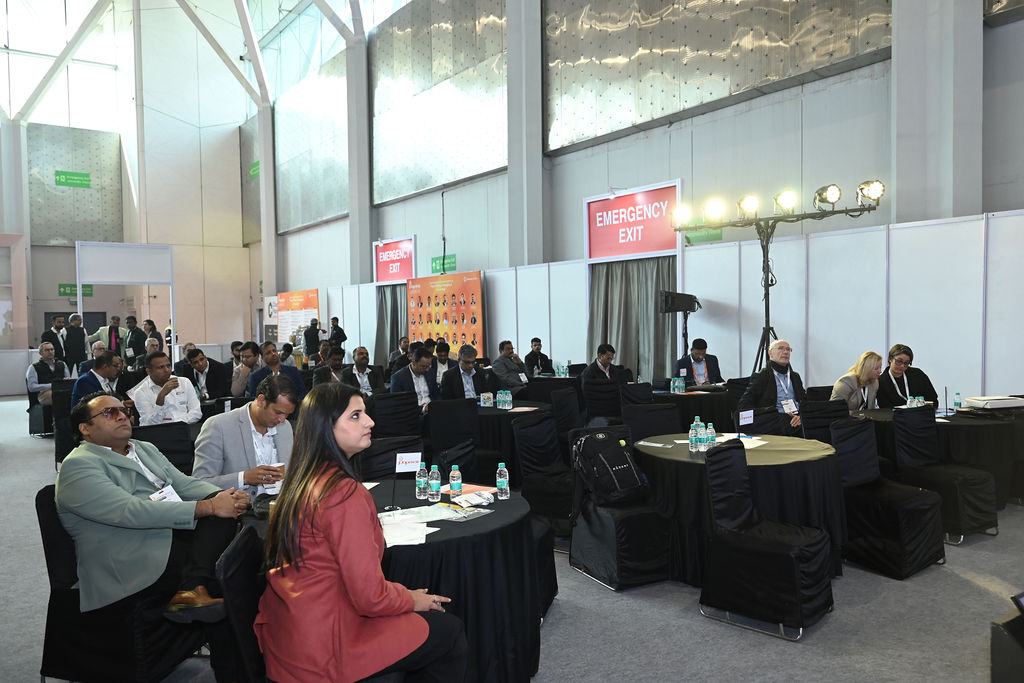 Overview of attendees and speakers at a conference session