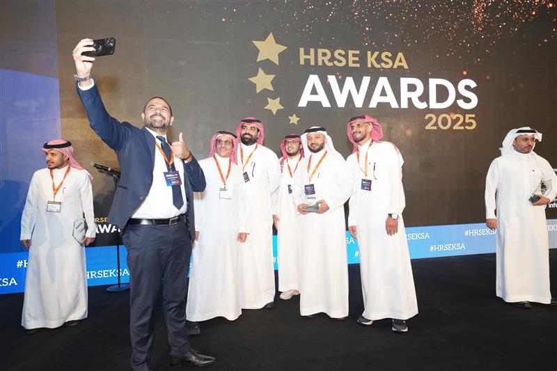Group of HR leaders awarded at HRSE KSA Awards – celebrating achievements in HR innovation and leadership.