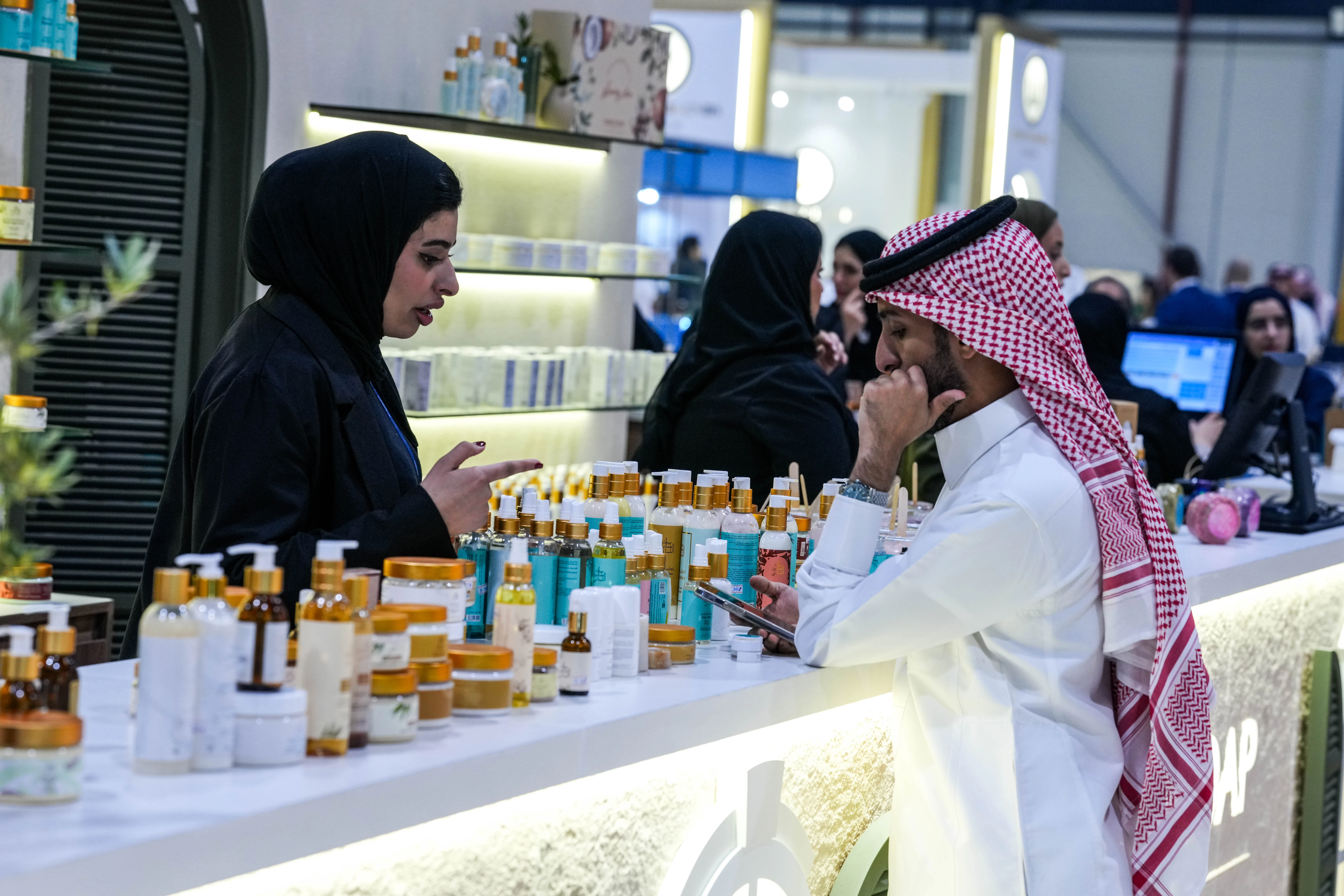 exhibitor showing products to customer