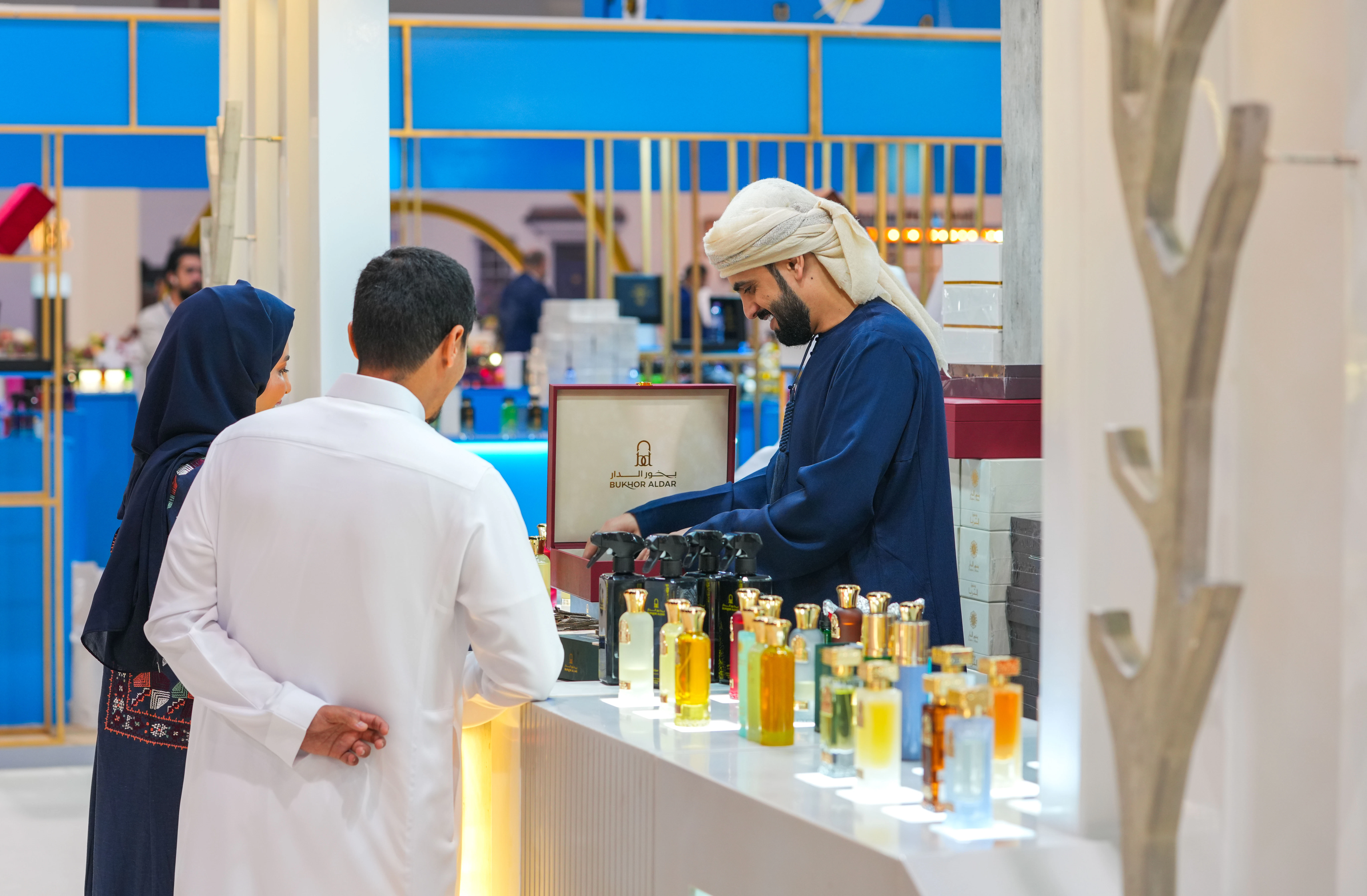 exhibitor showing products to customer