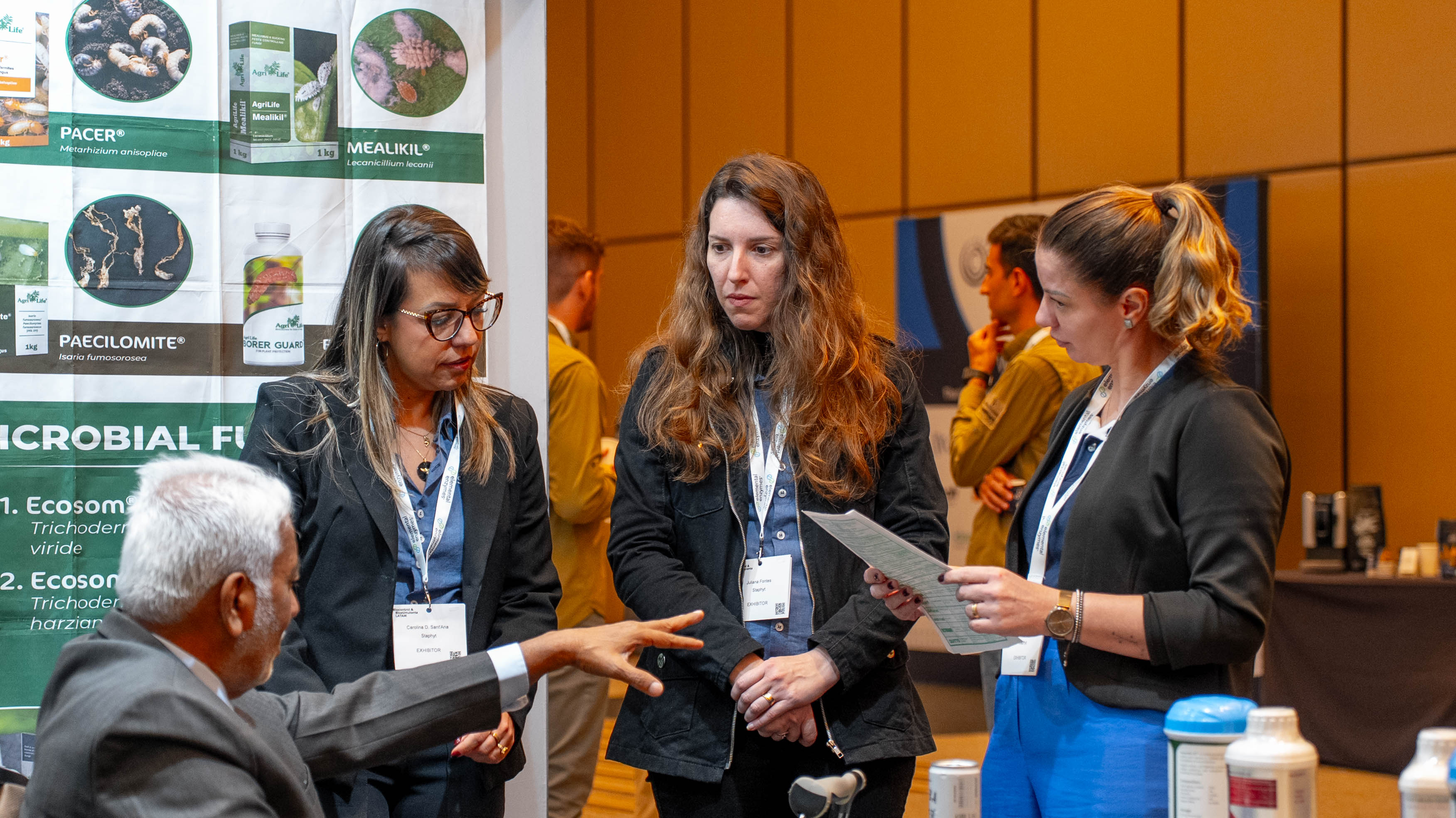 People networking in the exhibition area of the Biocontrol & Biostimulants LATAM 2025