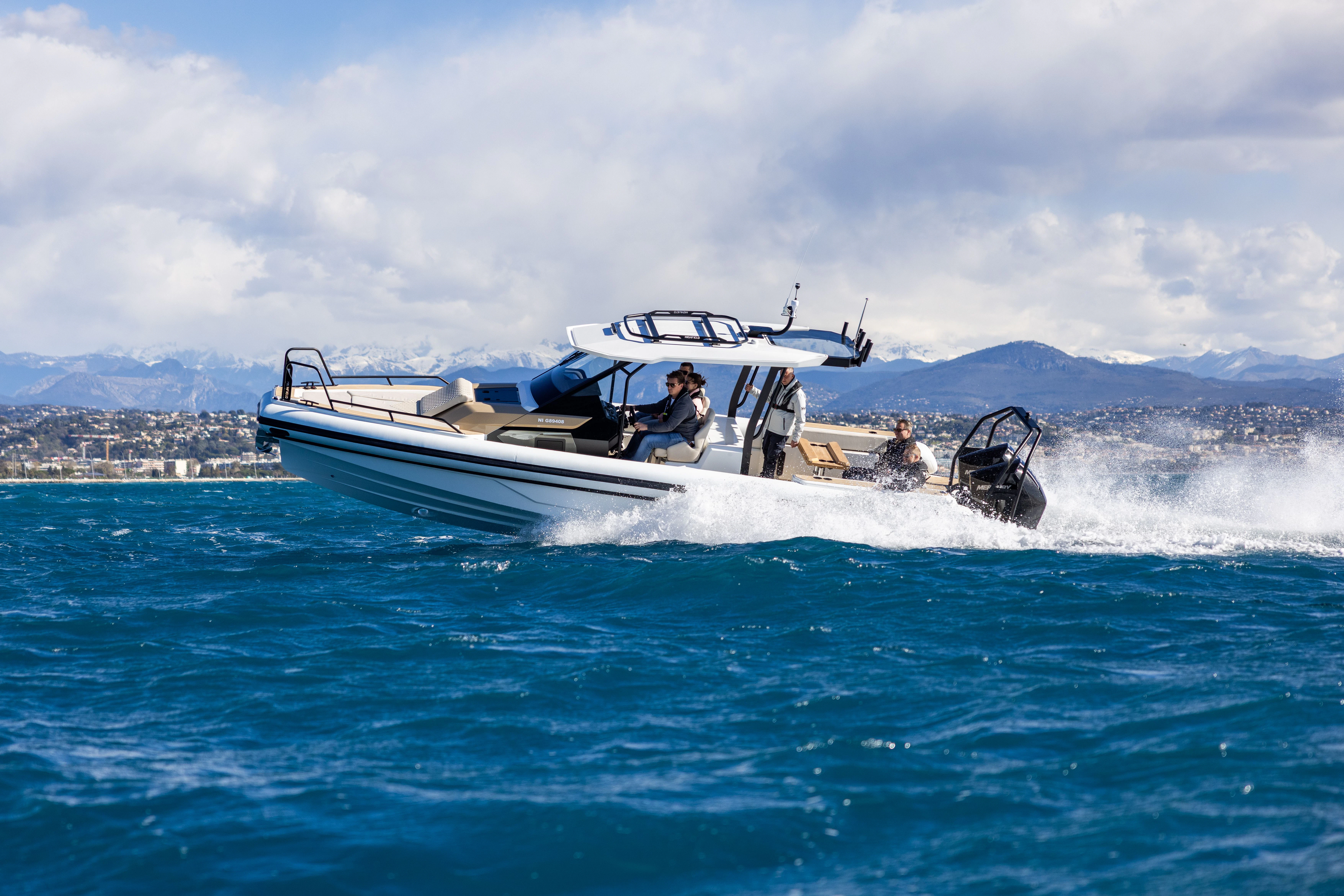 Best New Power Boat Under 35 ft