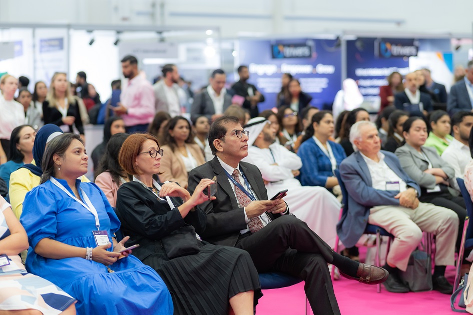 Delegates attending HRSE Dubai 2025 keynote session at Dubai World Trade Centre with global HR professionals present