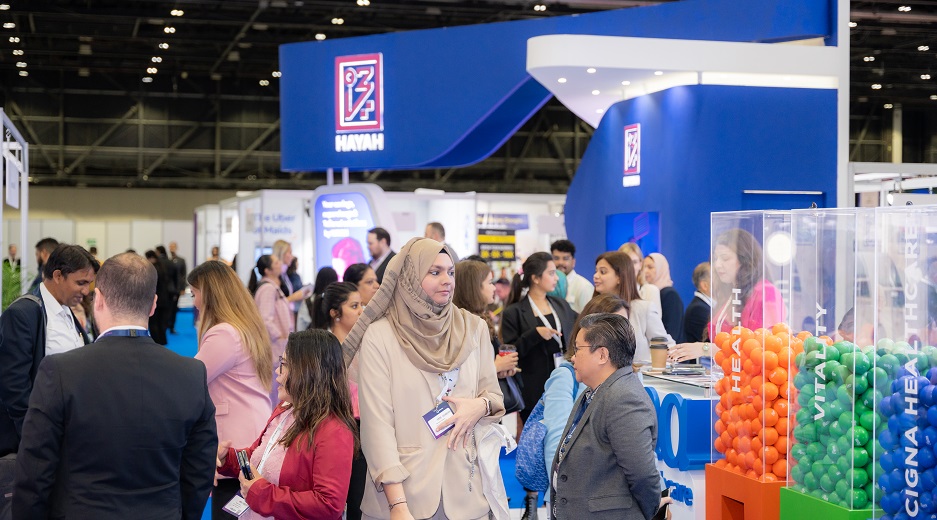 HR professionals networking at HRSE Dubai (HR Summit & Expo) 2025 exhibition floor with global HR solution providers and partner stands