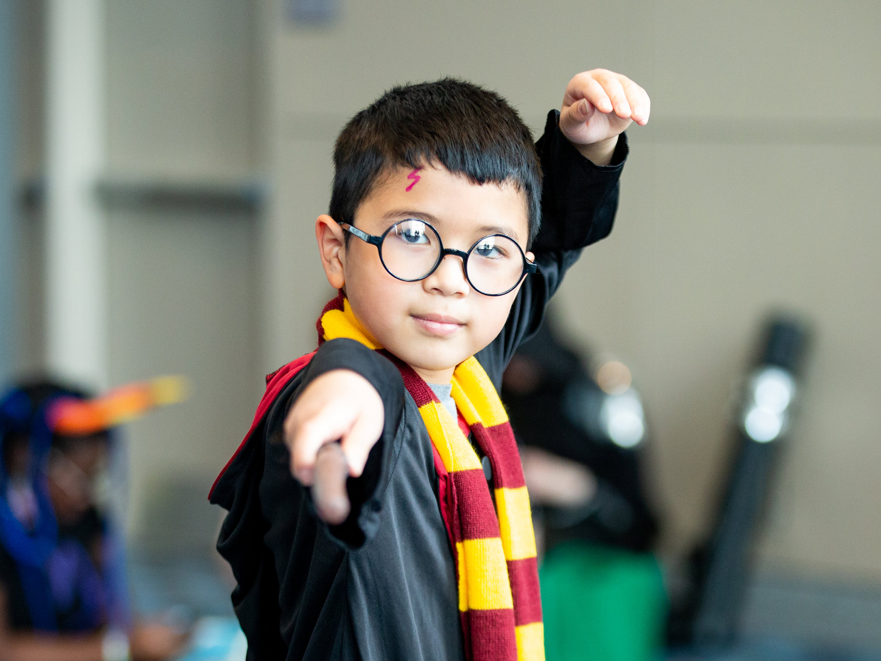 A cosplayer in a Harry Potter outfit