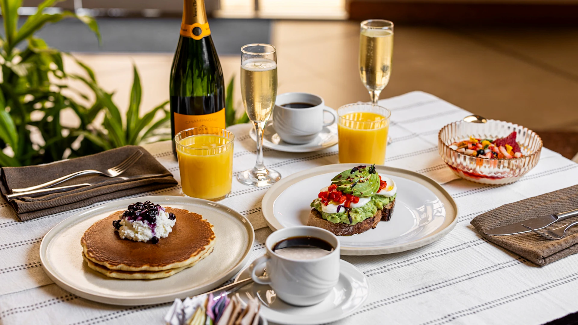 Hilton-La-Jolla-Torrey-Pines_Restaurant_Breakfast