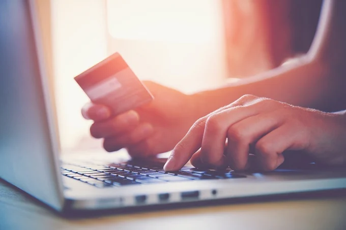 Holiday Online Shopping Gaining Steam