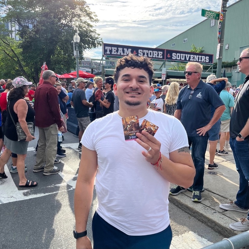 The last winner of the FAN EXPO Boston Scavenger Hunt posing with his two passes.