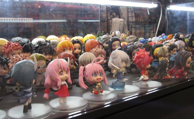 chibi figurines of anime characters